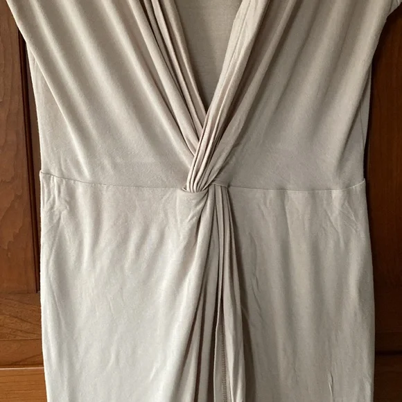 Long beige dress - Picture 2 of 7